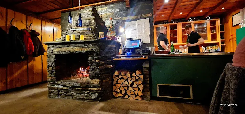 Gutsausschank Pfaff "Zum Kamin" restaurant in Main