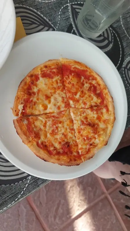 Helmut_Pizzeria Calabria_Main_reseña