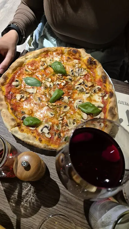 Sabrina M_Vineria_Karben_review