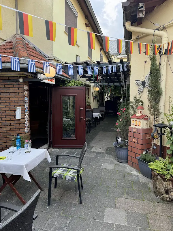 Gaststätte "Zum Bauer" ristorante a Karben