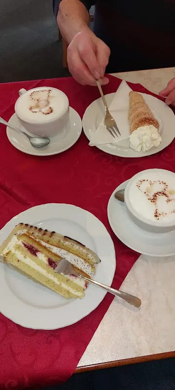 Bernd Bacher_Altstadt-Café Tent_Korbach_review