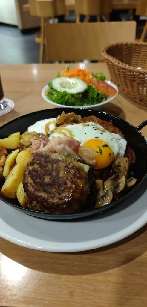 Tihomir Petrov_Rosi's_Rhein_review