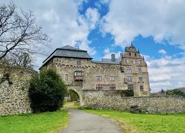 Burg Post Schloß Eisenbach - Lauterbach_(Hessen)_slider_image_3