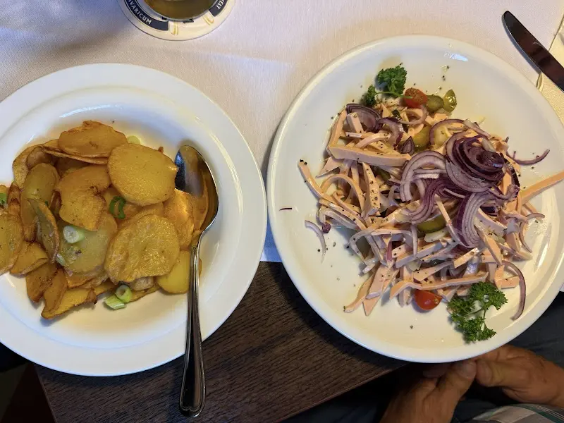 Mert Oruç_Gasthaus Zum Goldenen Löwen_Main_recensione