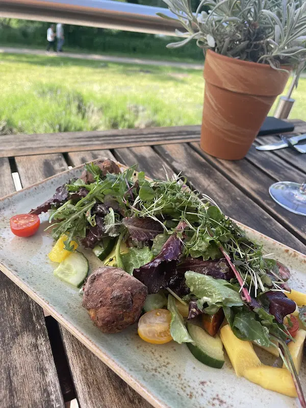 Alexis Bainger_Landgut Stober_Nauen_review