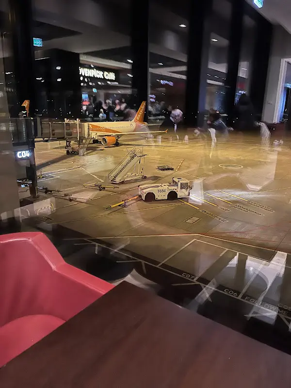 Kevin Zeng_Mövenpick Café Flughafen Berlin Brandenburg_Schönefeld_review