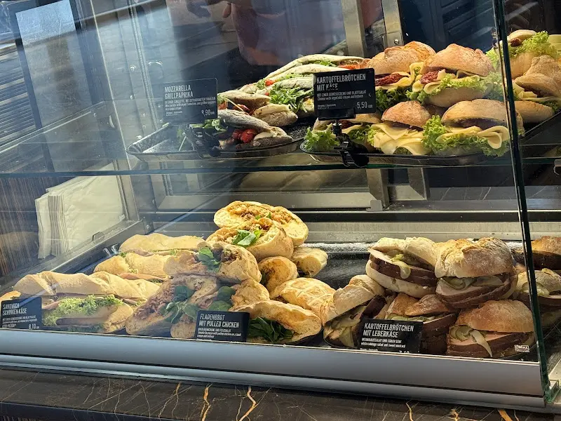 Mövenpick Café Flughafen Berlin Brandenburg_Schönefeld_slider_image_3