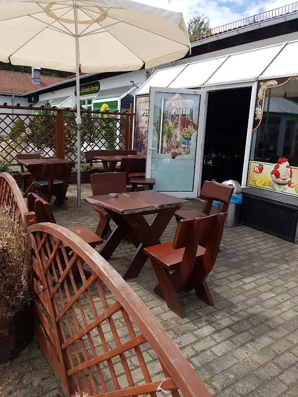 Caffee Bistro By Ömer ristorante a Döbern