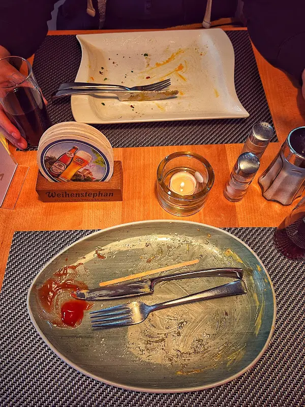 Fine Sparrow_Bahnhofstube_Land_review