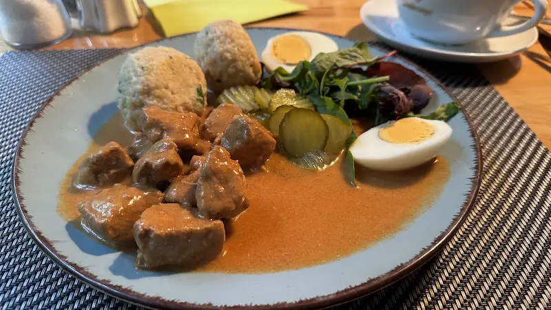 Teut Weidemann_Bahnhofstube_Land_review