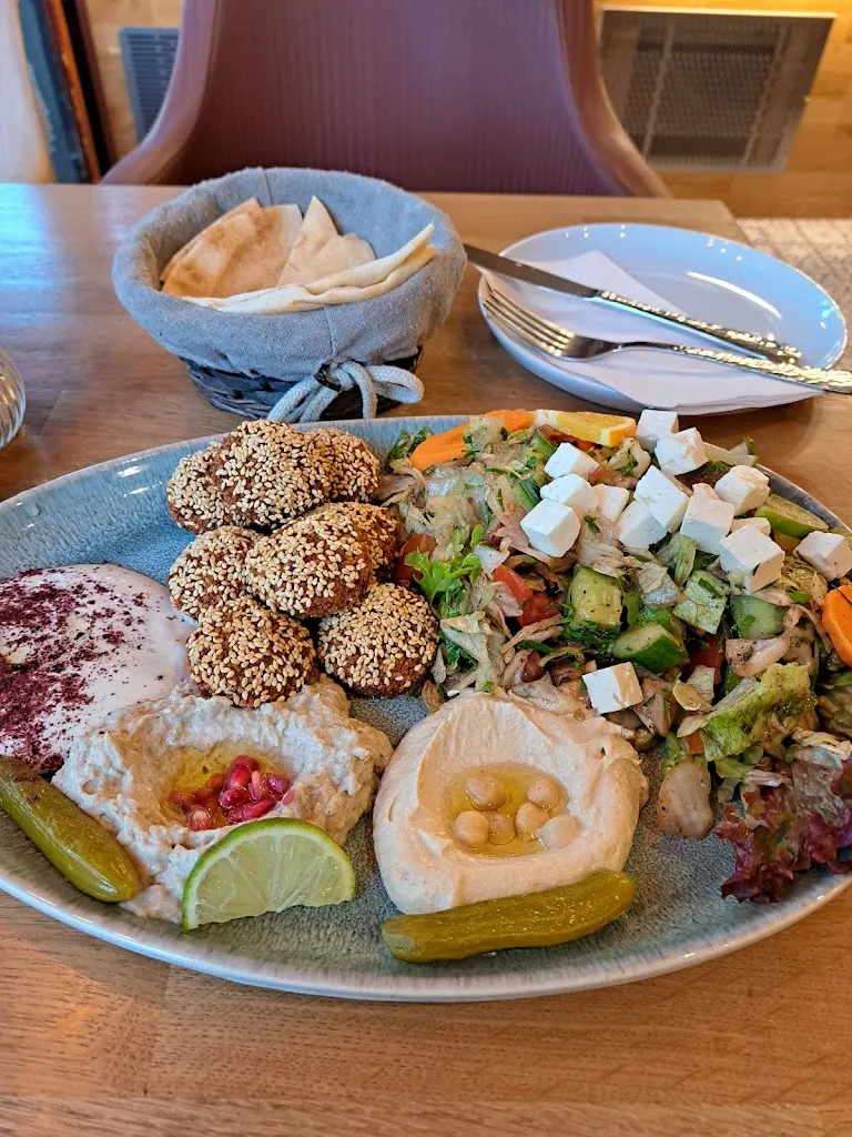 Aakash Joshi_Adam Café City_Hamburg_review