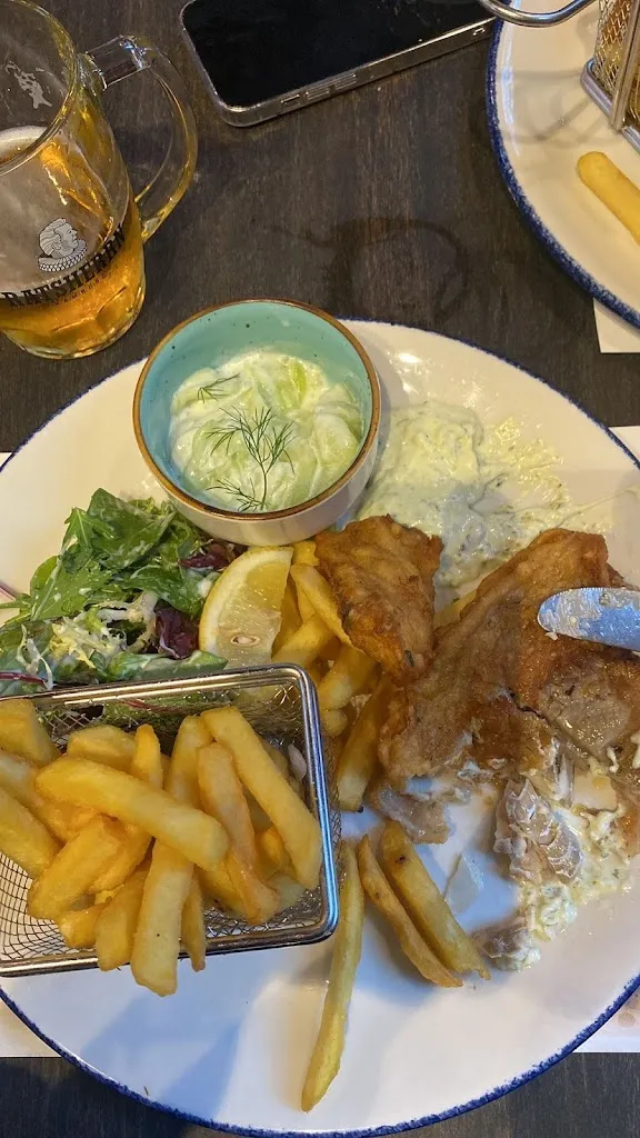 Selma Gündoğdu_Fleetschlösschen by Daniel Wischer_Hamburg_recensione