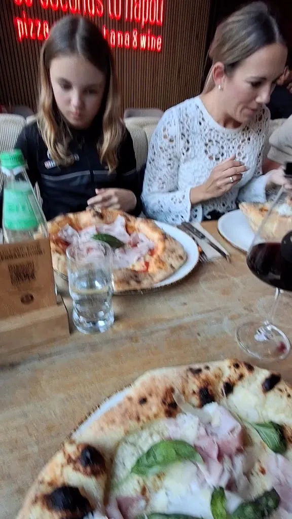 60 Seconds to Napoli | Hamburg_Hamburg_slider_image_2