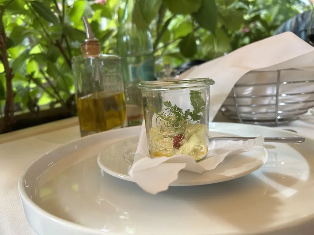 Monique Moore_La Vecchia Banca_Höhe_review