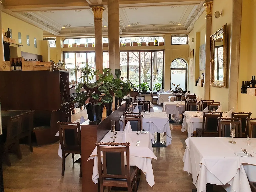 La Vecchia Banca restaurant in Höhe