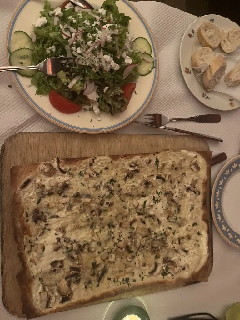iris b_Flamm’s Flammkuchen-Restaurant_Höhe_reseña
