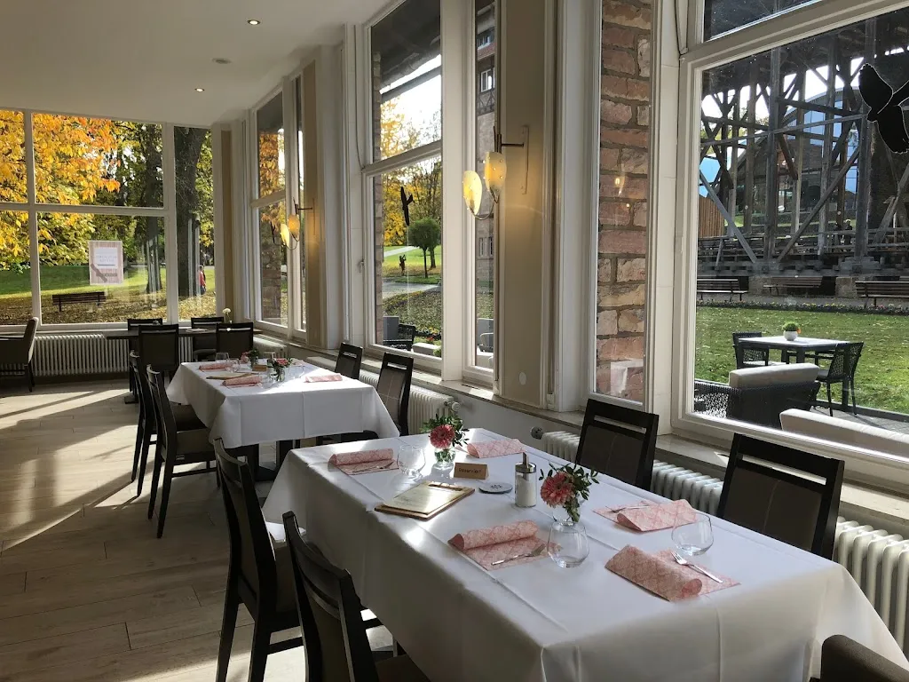 Kowalskis im Park_Orb_slider_image_1