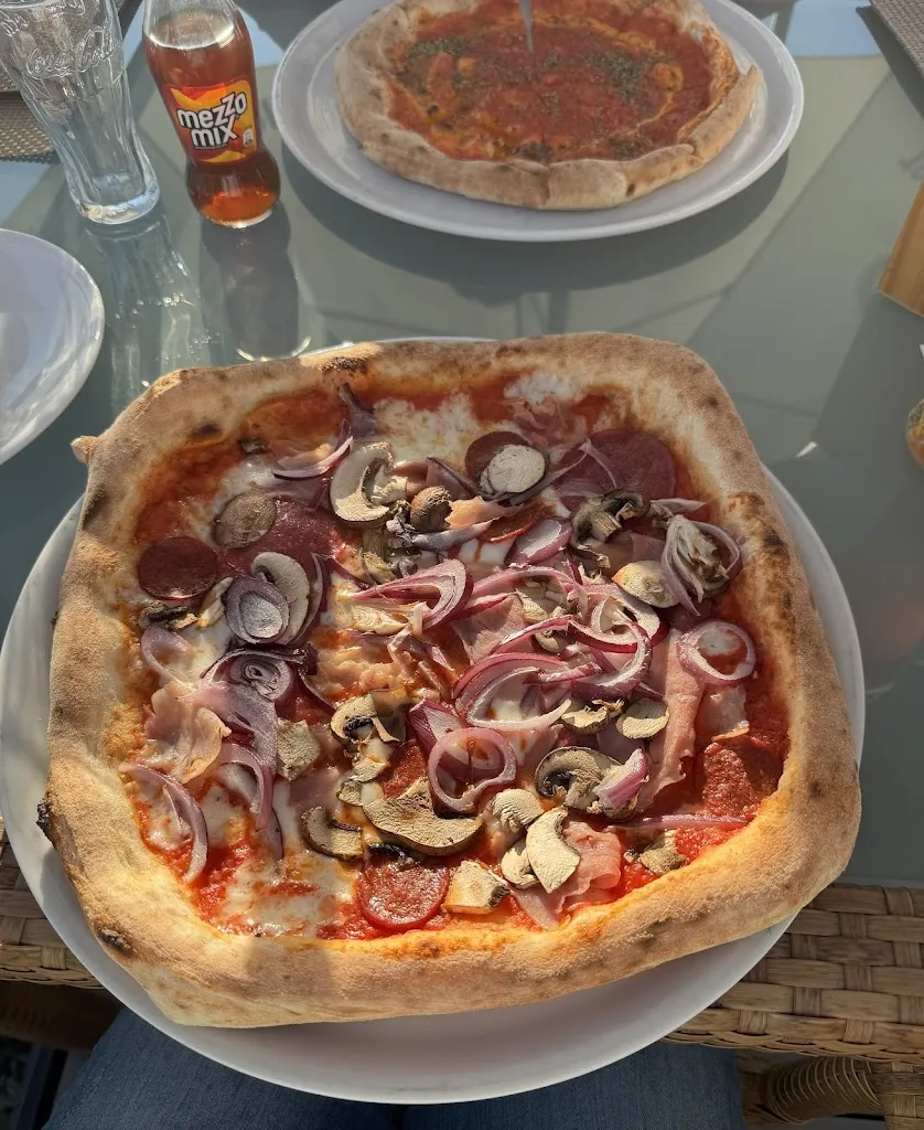 Danielle R_Pizzeria Calabria_Braunfels_review