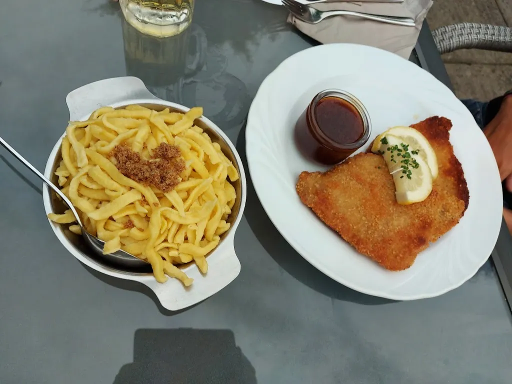 Beate Wieland_Gaststätte Zur Post - Lampoldshausen; Parkplatz über Schulstraße_Kocher_Bewertung