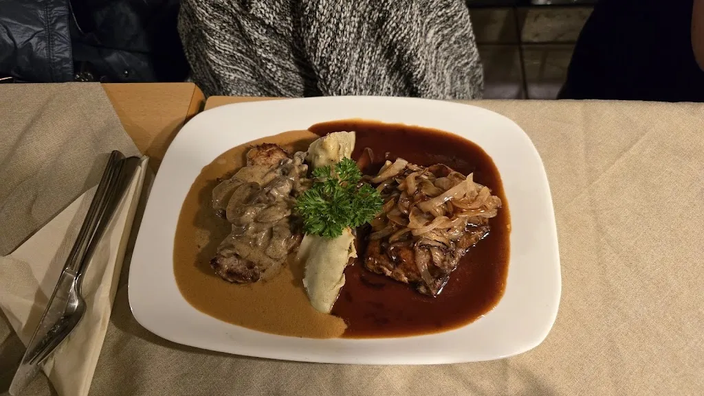 Rene Jacob_Gaststätte Zur Post - Lampoldshausen; Parkplatz über Schulstraße_Kocher_Bewertung