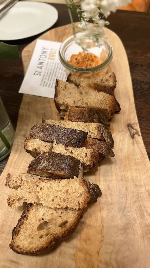 Diana van den Abeelen_Das Nack_Gau-Bischofsheim_Bewertung