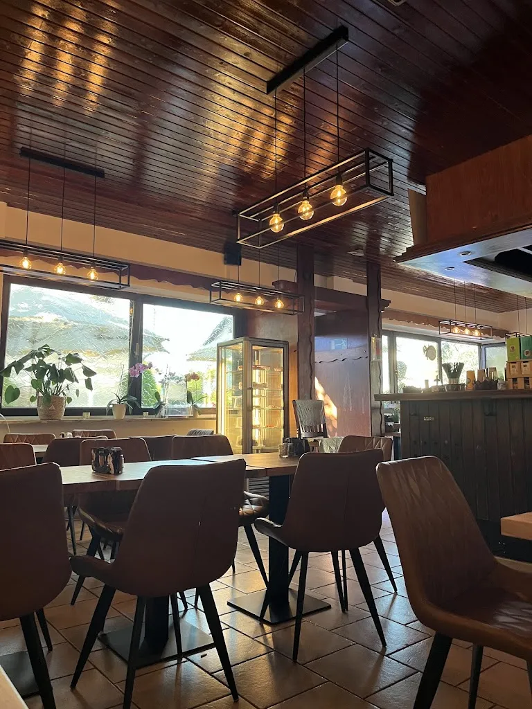 Anne Cafe & Restaurant& Catering restaurant in Bruchköbel