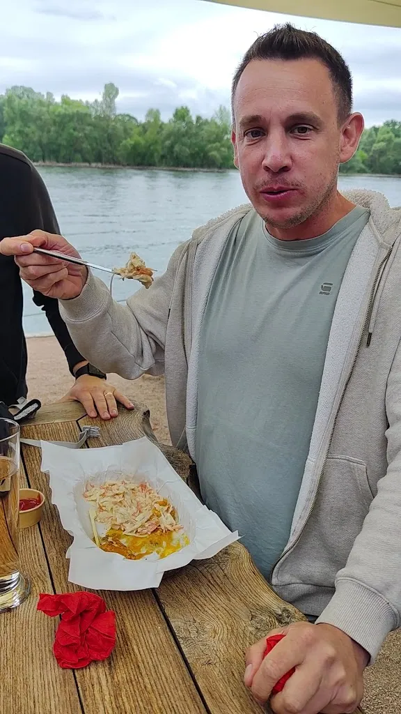 RheinSchänke - MM Rheinterrassen GmbH & Co KG_Rhein_slider_image_2