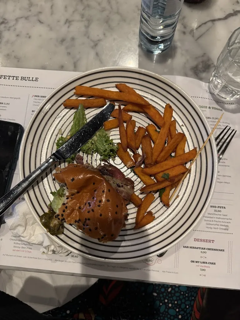 Aghedo Osazemen_Der Fette Bulle_Main_review