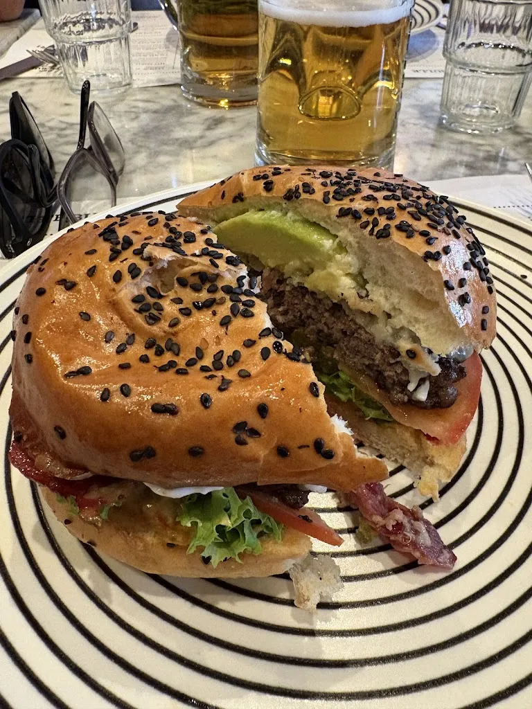 Matthew Garrepy_Der Fette Bulle_Main_review