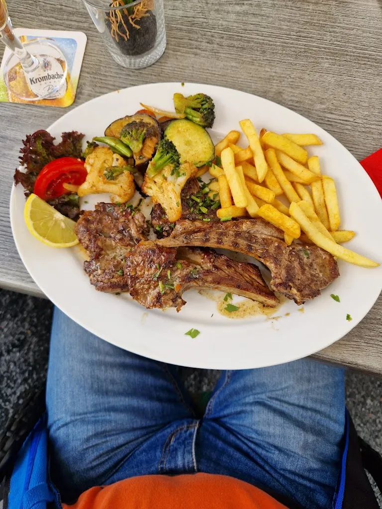 Frank Günther_Restaurant zur Radsporthalle_Hainburg_recensione