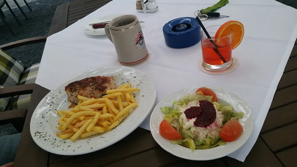 Restaurant zur Radsporthalle_Hainburg_slider_image_3