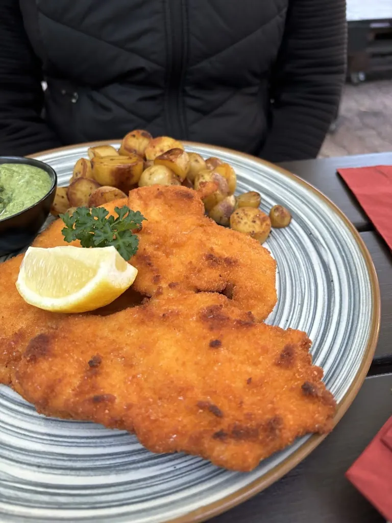 Wheelers Bar & Restaurant_Main_slider_image_3