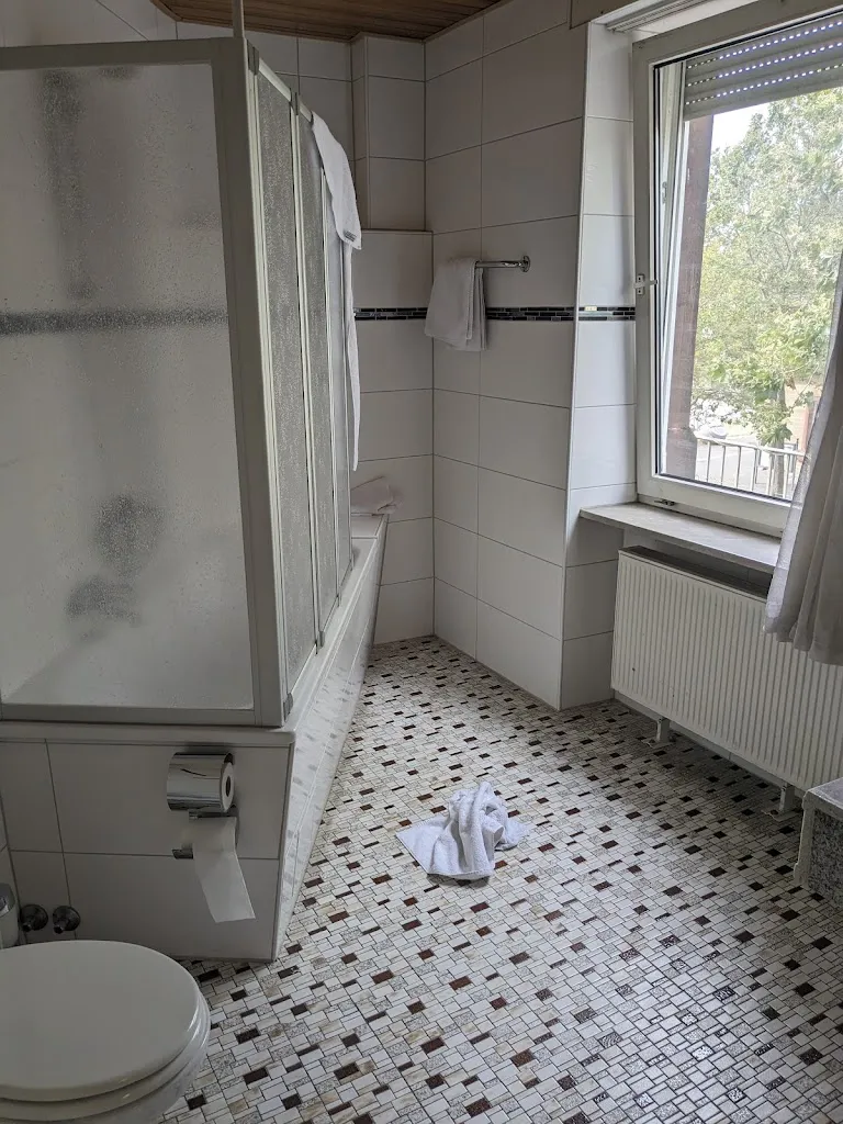 Michael Davis_Hotel Starkenburger Hof_(Bergstraße)_review