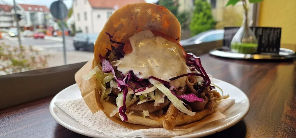 Markus Kronmueller_The best Kebap im Tal_Tal_recensione