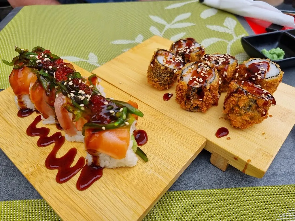 Salmon Sushi & Noodle Bar__slider_image_3