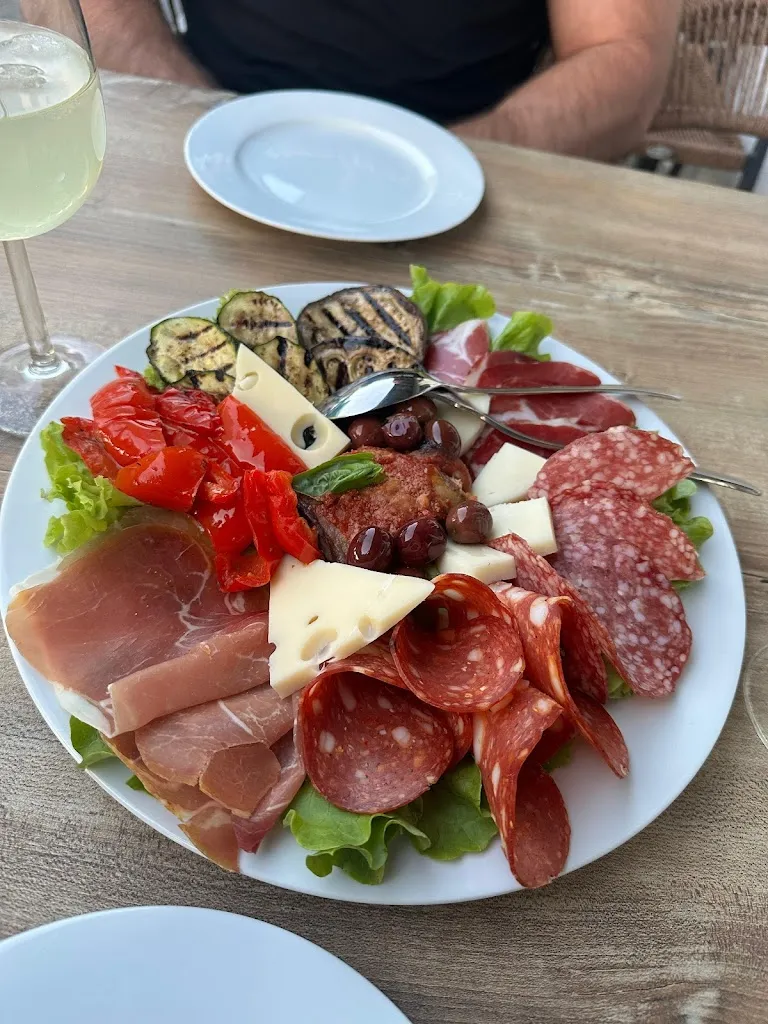 Daniel Hiller_Sportheim Massenbachhausen La vecchia Veranda_Massenbachhausen_review