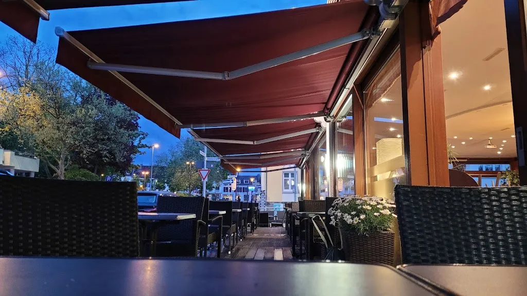 Ku’damm restaurant in Taunus