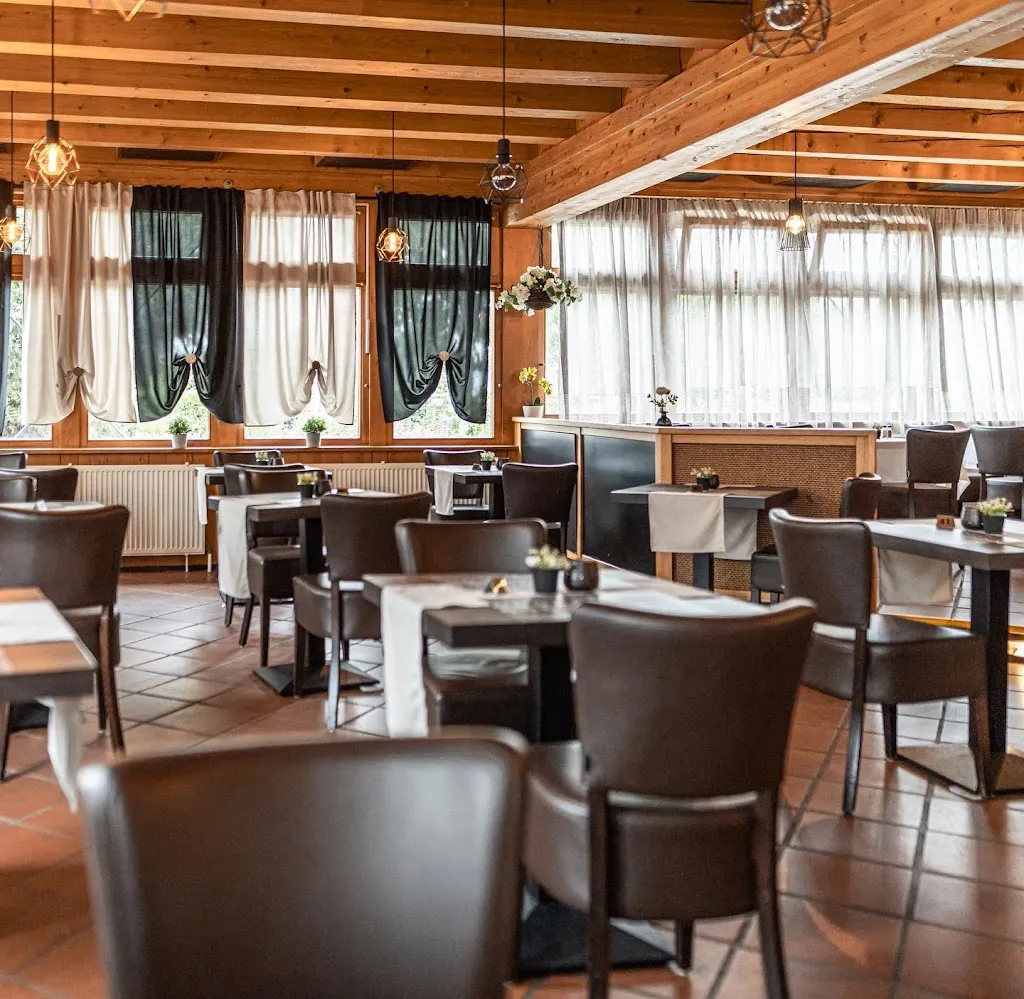 𝐙𝐔𝐌 𝐅𝐀̈𝐇𝐑𝐇𝐀𝐔𝐒 restaurant in Lampertheim