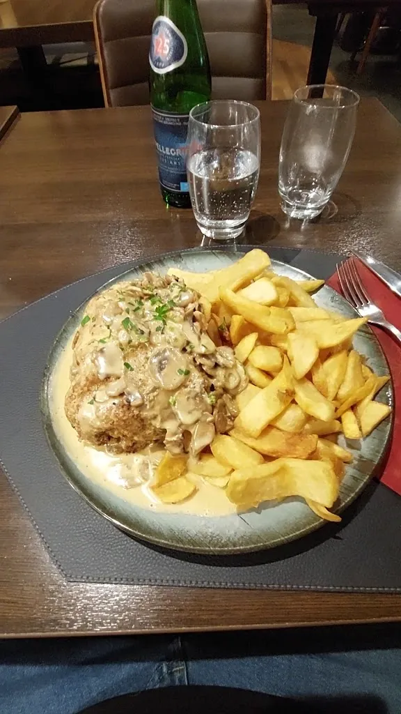 Au Cheval Noir_France_slider_image_2