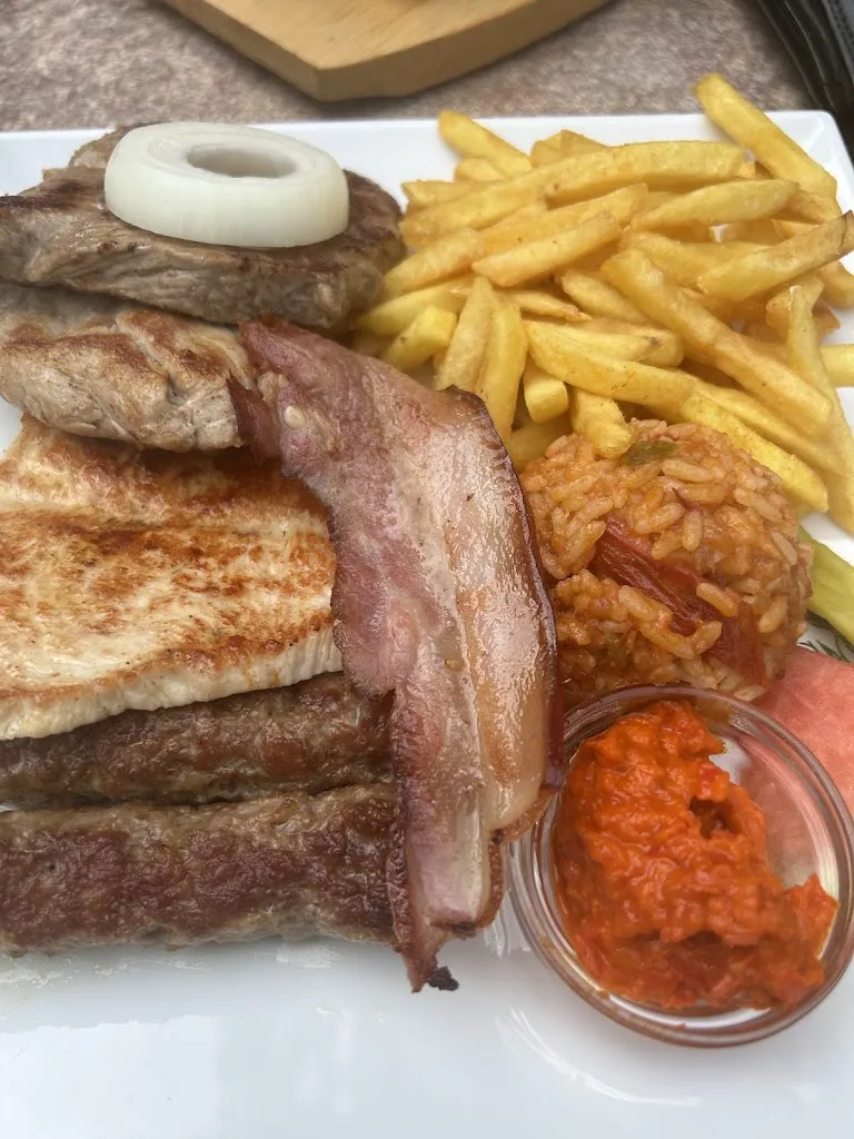 Ulf Thyroff_Bürgerhaus Wachenbuchen- Restaurant Dubrovnik_Maintal_review