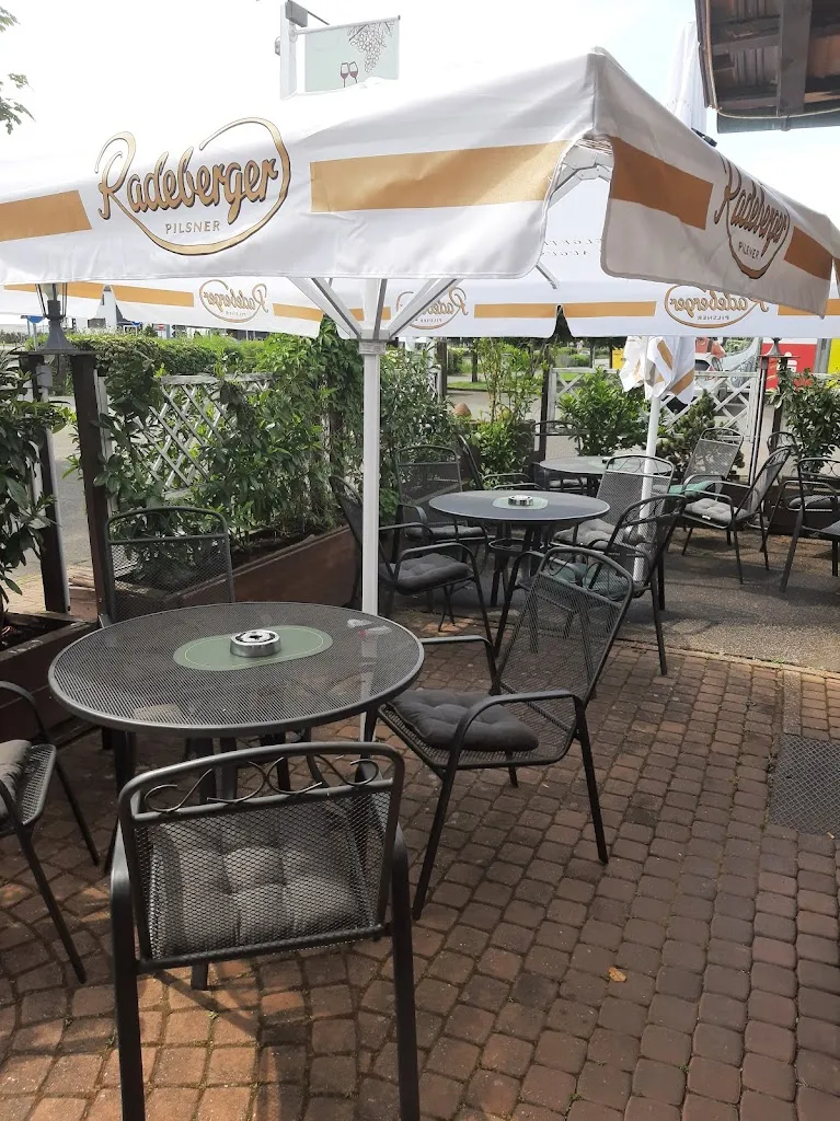 Weinstube Chalet restaurant in Main