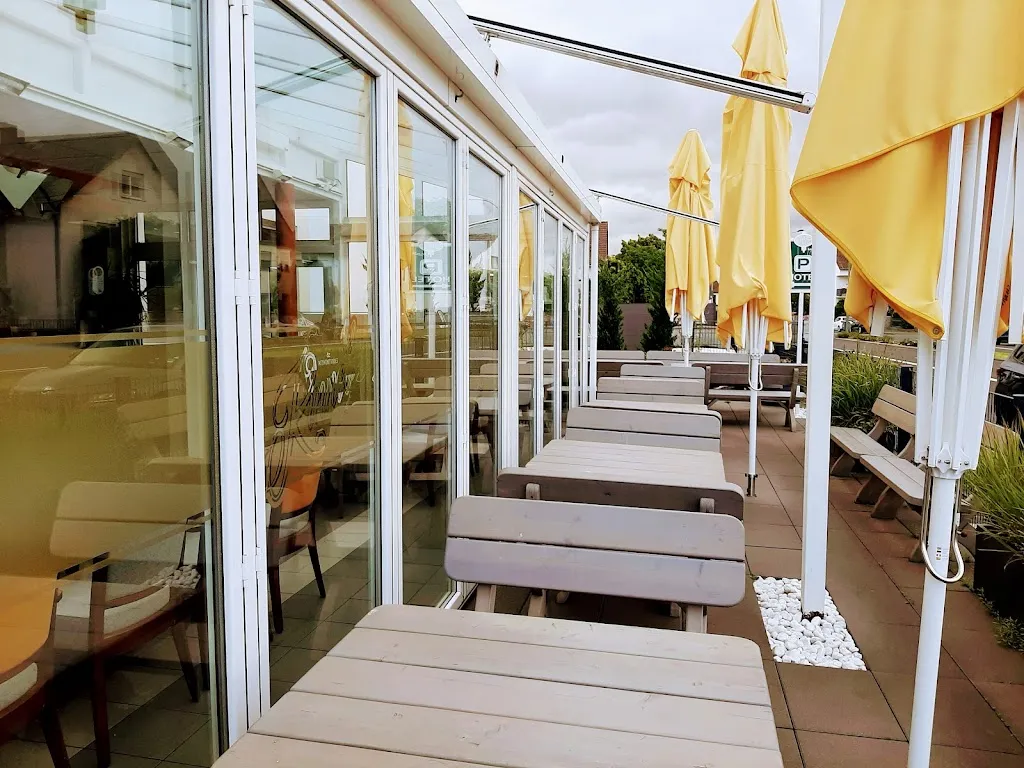 Hotel-Cafe Kinnel restaurant in Main