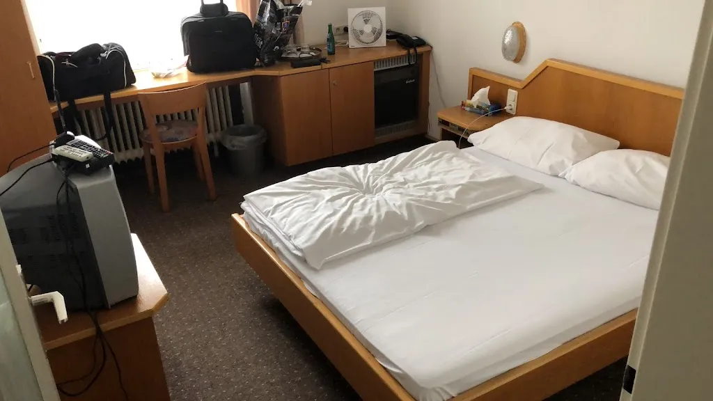 Hotel-Cafe Kinnel_Main_slider_image_2