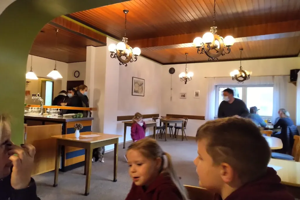 Gasthaus Zum Grünen Laub restaurant in Mörlenbach