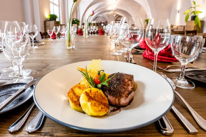 Ratskeller Naumburg - Restaurant_(Saale)_slider_image_2