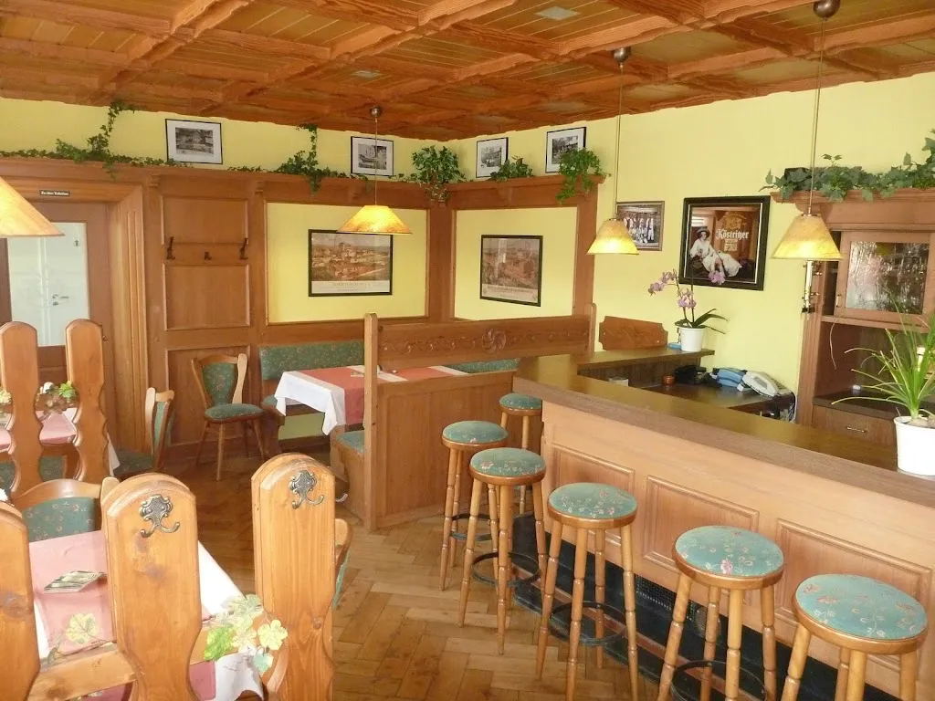 Zum Wehrdamm ristorante a (Saale)