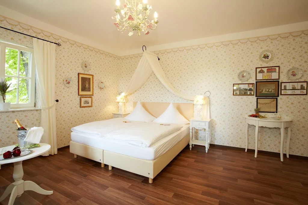 Gastwirtschaft & Hotel Hallescher Anger_(Saale)_slider_image_2