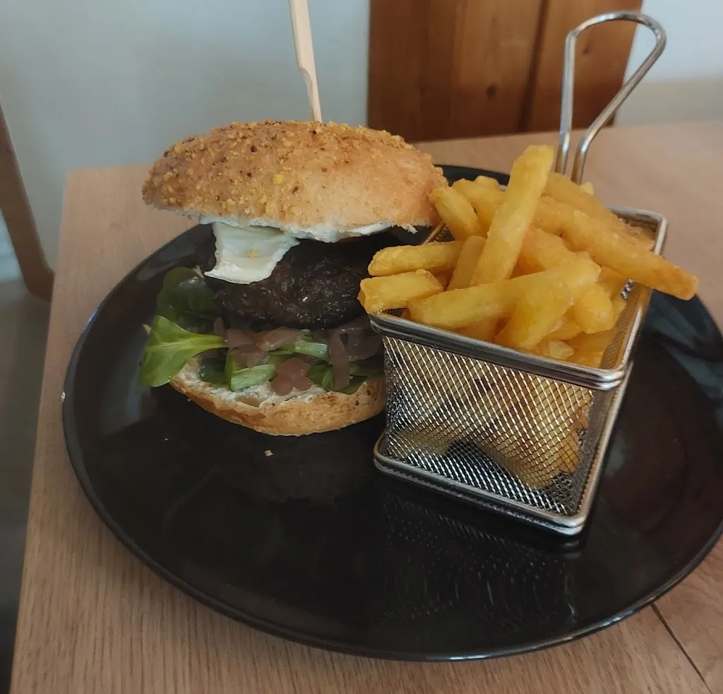 Burgerei by Budesheim und Schäfer_Niederaula_slider_image_2