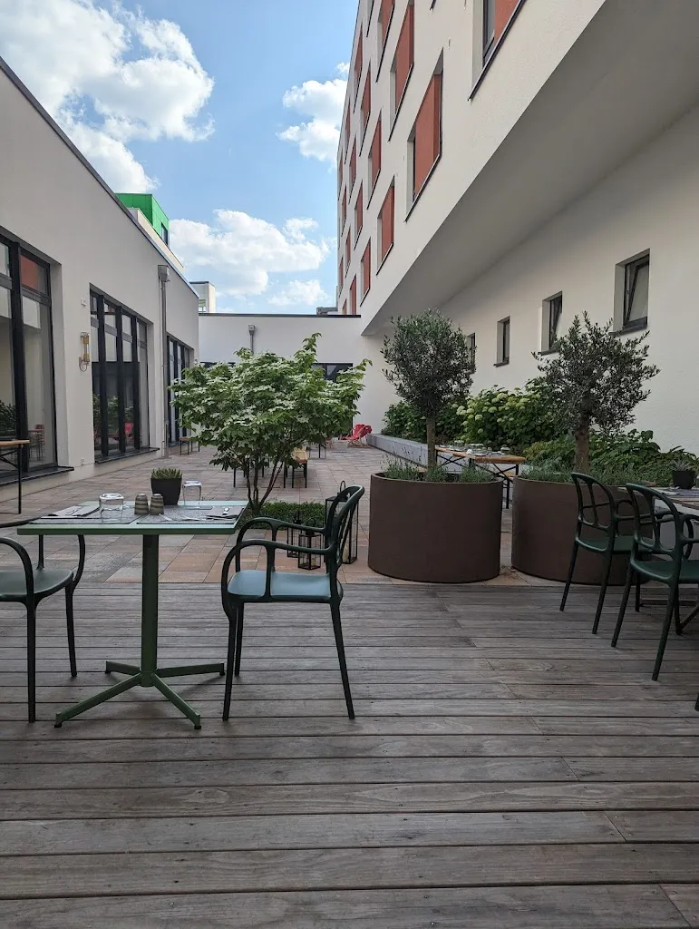 GOLD AND BROWN_Münster_slider_image_1