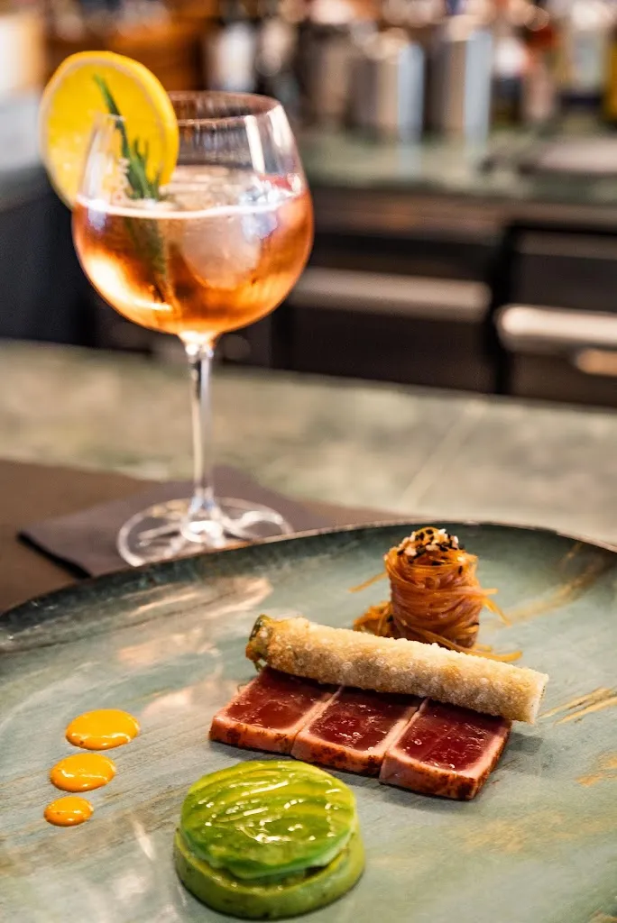 GOLD AND BROWN_Münster_slider_image_2